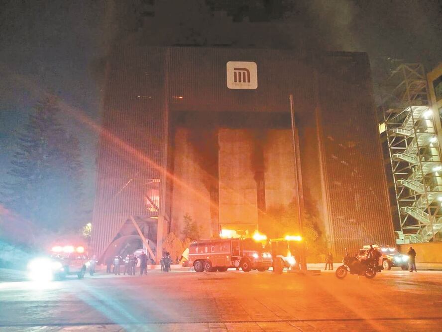 La madrugada del sábado 9 de enero se reportó un incendio en el sótano de Delicias 67, Centro, lugar donde están las oficinas centrales del Metro. ESPECIAL