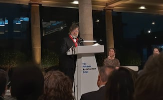 Entre las vistas de Chapultepec y peonias rosas, Smiljam Radić Clarke recibió el Premio Pritzker en Ciudad de México