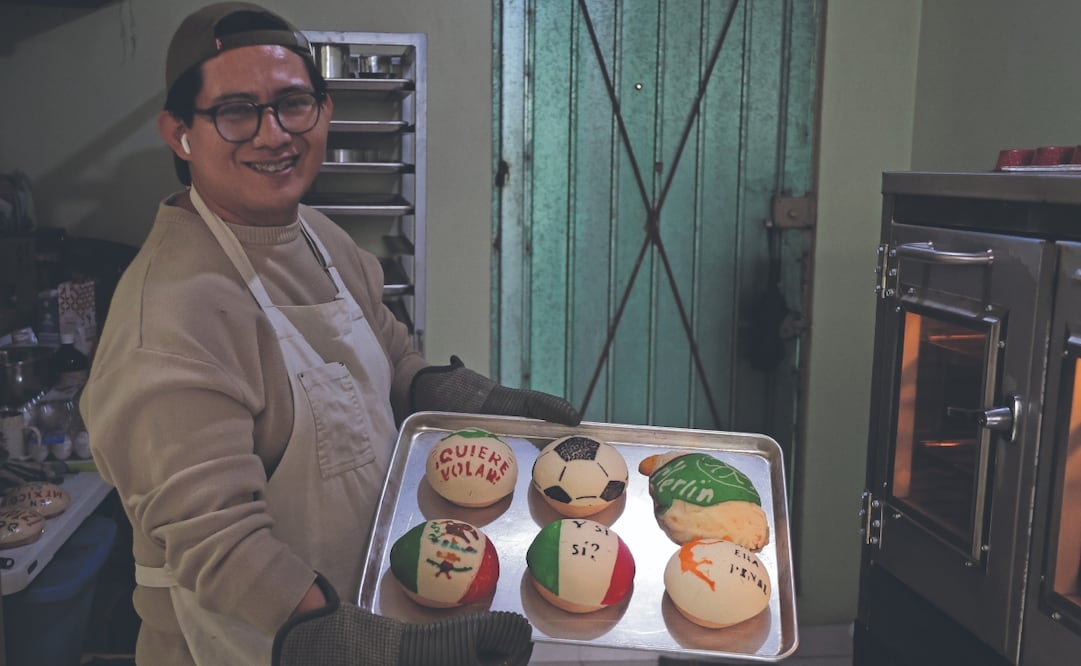 Jonathan hornea sus creaciones en Iztapalapa, desde donde asegura que han llegado a todo el país e incluso ya cruzaron hacia Estados Unidos. Foto: Carlos Mejía/ EL UNIVERSAL