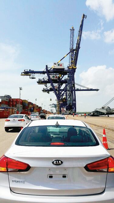 Aniversario. Hace un año KIA produjo en México su primera unidad, un Forte sedán (ALEJANDRA LEYVA. EL UNIVERSAL)