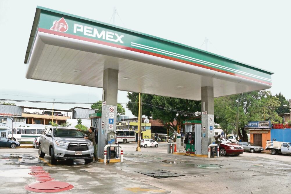 A través de una circular, la dependencia notificó que el suministro de combustible sería en la gasolinera Servicios Gaseros del Golfo, propiedad de Indira Gamboa, hija del oficial mayor. (EDWIN HERNÁNDEZ. EL UNIVERSAL)