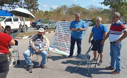 Jubilados de Pemex realizan bloqueos en Mérida; protestan por falta de atención médica a un compañero