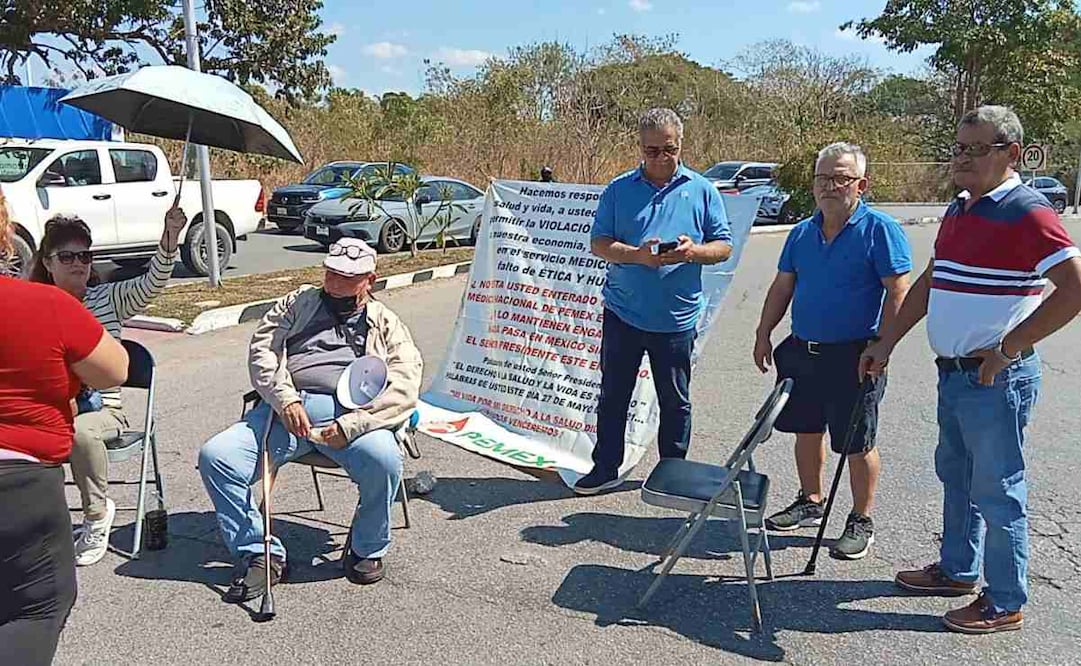 Grupo de jubilados de Petróleos Mexicanos (PEMEX) protestan en Mérida (10/02/2026). Foto: Especial