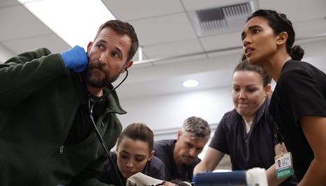 ¿Vacaciones en casa?, 3 maratones de series que no podrás dejar de ver