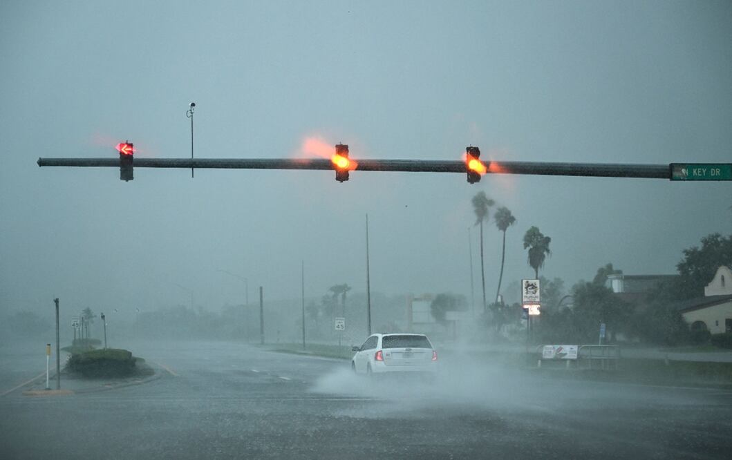 El sistema se encuentra ubicado a 160 kilómetros al oeste-noroeste de Fort Myers, en el condado de Lee. Foto: AFP