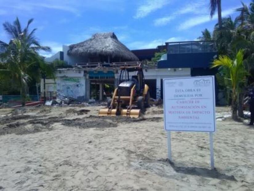 Demuelen Oxxo en Nayarit por violar norma ambiental