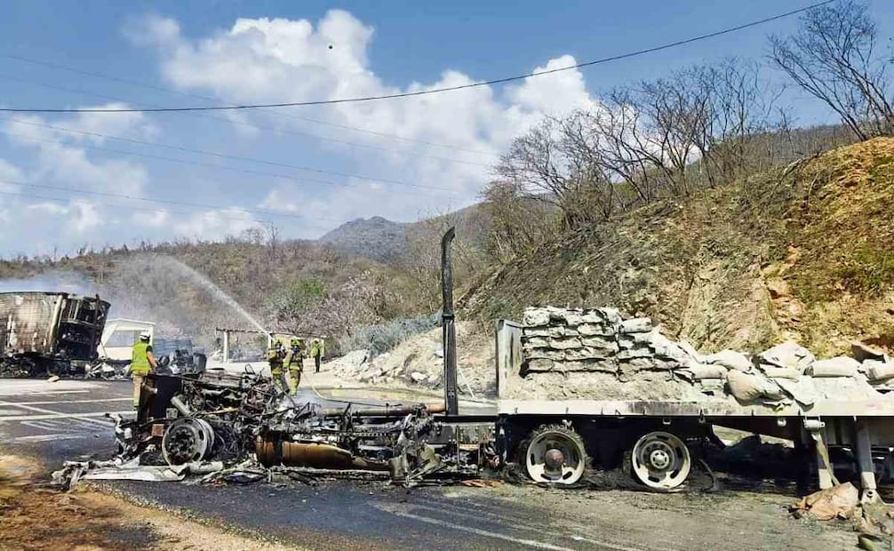 En la región del Istmo de Tehuantepec se reportó quema de tráileres, camiones y vehículos en seis municipios. Foto: Especial