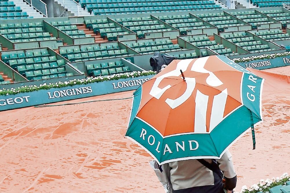 La cancha Philippe Chatrier de Roland Garros no es techada (MICHEL EULER. AP)