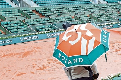 Lluvia obliga a suspender jornada en Roland Garros