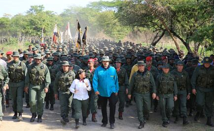 Maduro llama a militares a "estar listos" para defender a Venezuela de un ataque de EU