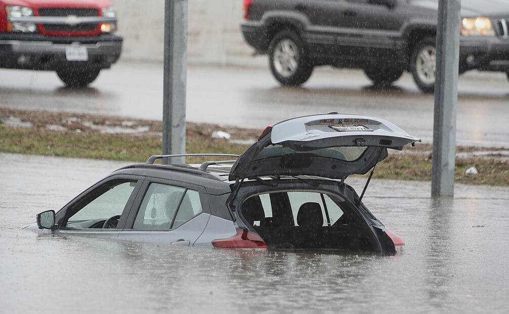 La intensa lluvia que se registró la víspera a lo largo de la frontera entre Texas y México disminuyó el viernes. (28/03/25) Foto: AP