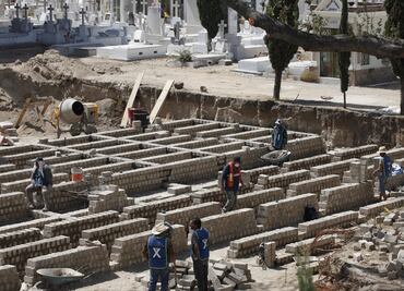 Preparan 700 fosas en panteón de Guadalajara para muertos de Covid-19
