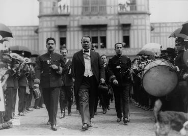Álvaro Obregón, lejos de la estampita y la estatua de bronce