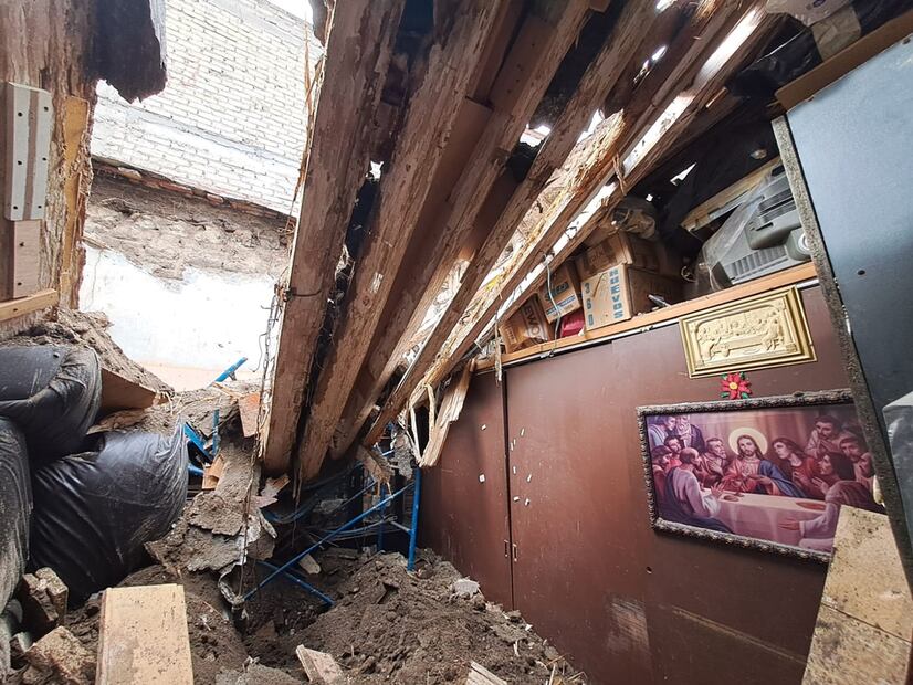 María de 63 años de edad, perdió su casa después del colapso del techo. FOTO: Juan Carlos Williams/ EL UNIVESAL/