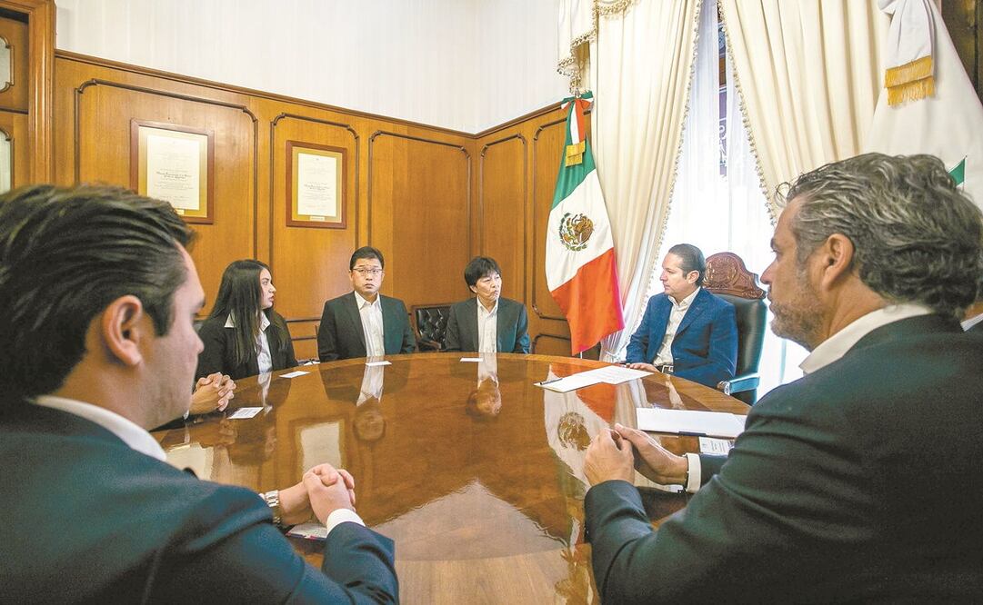 En reunión con empresarios japoneses y el gobernador Francisco Domínguez Servién, el titular de la Sedesu, Marco del Prete, indicó que en la entidad se concretaron 17 proyectos de origen japonés. Foto: ESPECIAL