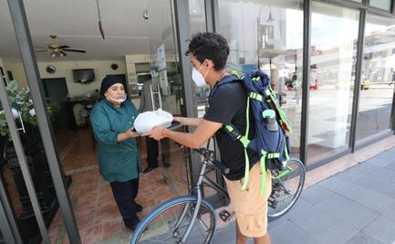 Jóvenes aprovechan su gusto por andar en bici para emplearse