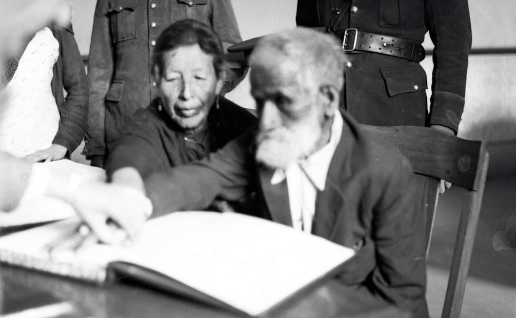 Firma del acta matrimonial de Agripina Tovar y Luis Flores. El coronel sirvió a las fuerzas de Ignacio Zaragoza en la Batalla de Puebla. Foto: Archivo EL UNIVERSAL.
