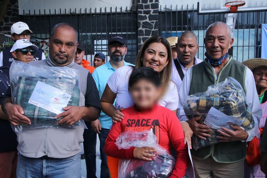 Entregan cobijas en Tlalpan. FOTO: Especial/ EL UNIVERSAL/