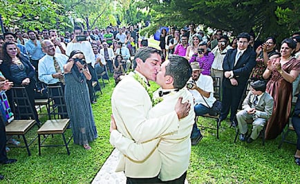 Supreme court opens door to gay marriage nationwide