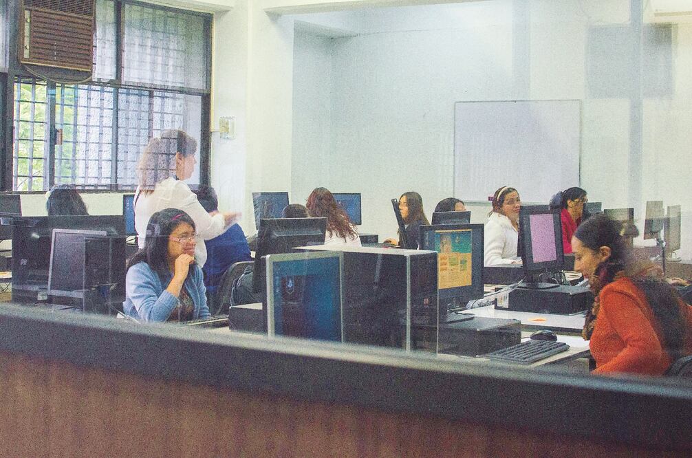 Los académicos se capacitaron en distintos cursos virtuales, presenciales y semipresenciales. Fotografía: Silvia Hernández. Archivo/ EL UNIVERSAL