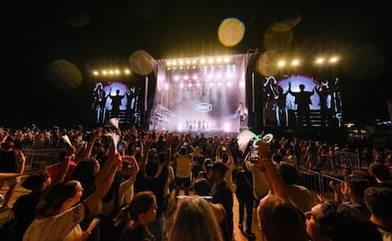 Morat conquista Cancún con concierto sobre el agua; más de 20 mil celebran inauguración del Puente Nichupté
