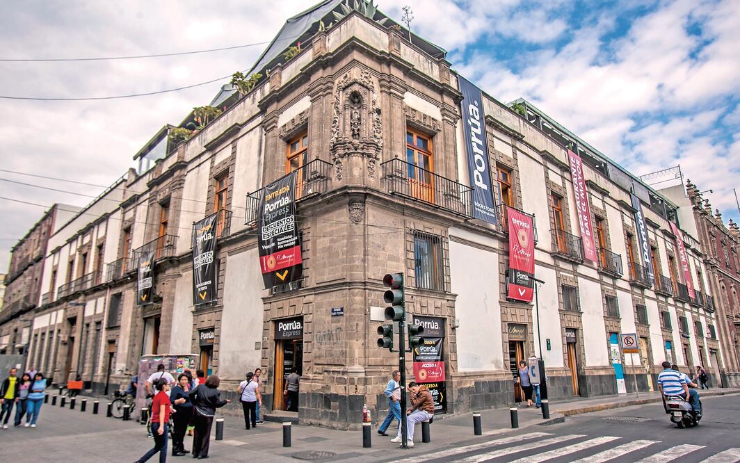 Desde 1910, la librería cambió de domicilio a la esquina de República de Argentina y Justo Sierra, en el Centro, donde actualmente está su casa matriz (YADÍN XOLALPA. EL UNIVERSAL)