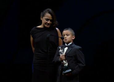 Un niño de diez años gana premio Ariel
