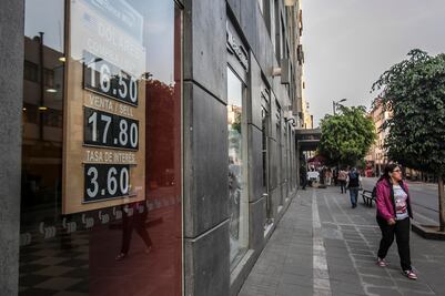 Dólar se fortalece, inicia la jornada en $17.75