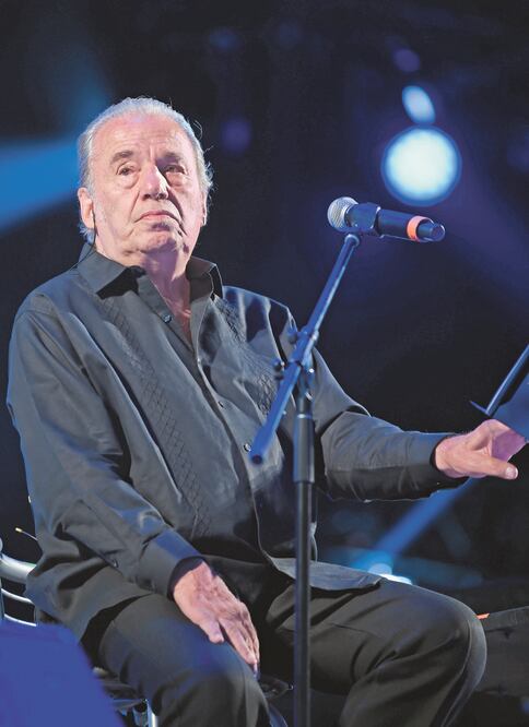 Saúl y los Caifanes invitaron al escenario a Óscar Chávez. FOTOS: AFP, EFE Y CARLOS MEJÍA. EL UNIVERSAL