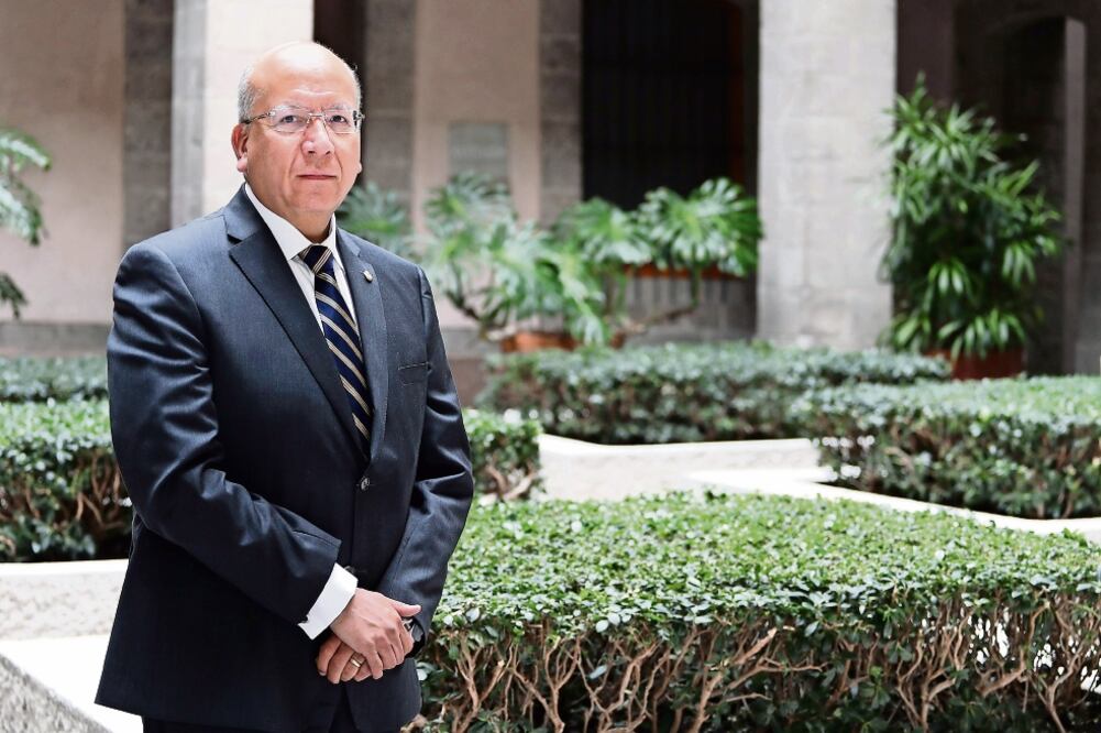 El escritor y ensayista Vicente Quirarte habló ayer después de la sesión en la que participaron 32 miembros de la institución. Recalcó que El Colegio no quiere hacerse sordo a “preocupaciones legítimas”. 