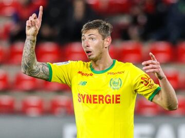 Obligaron a Sala a subirse al avión