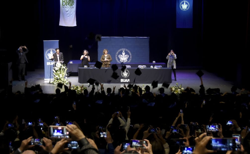 Rectora de la BUAP celebra egreso de Biotecnología; destacan ingreso a posgrados y pasión por la ciencia.
Foto: Especial.
