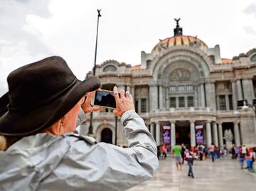 PIB turístico retrocede 0.4% en segundo trimestre del año, reporta Inegi; producción de bienes sube y servicios bajan