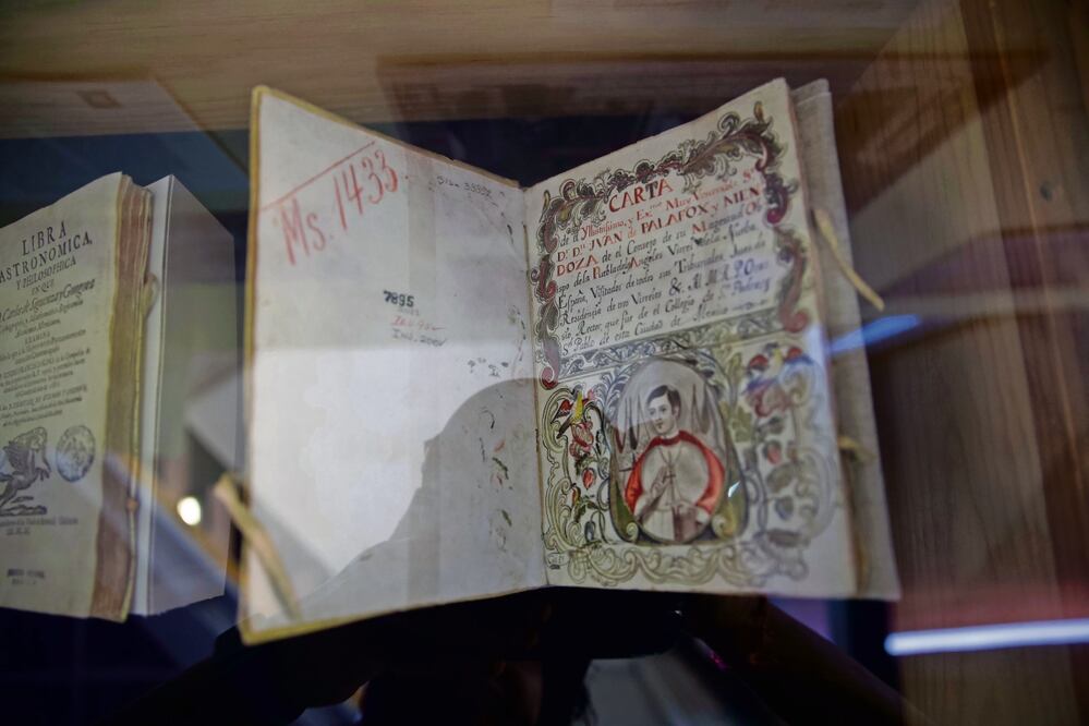 Documentos antiguos que se podrán ver en la muestra Una Nueva España: Joyas novohispanas en la Biblioteca Nacional de México y la Colección Latinoamericana Nettie Lee Benson, que se inaugura hoy en la Biblioteca Nacional. Foto: Germán Espinosa / EL UNIVERSAL