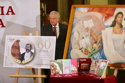 AMLO conmemora el 60 aniversario del libro de texto gratuito