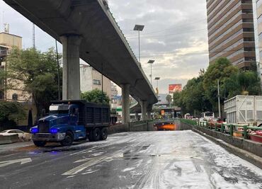 Van más de 15 horas de cierre por volcadura en Periférico; Ejército resguarda la zona