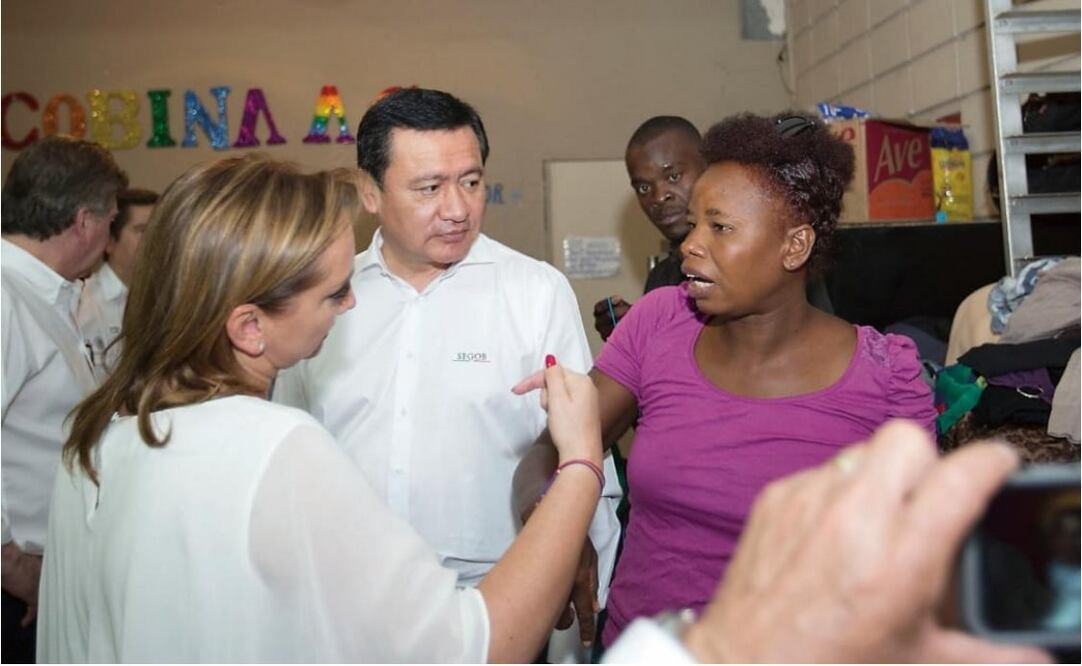 Interior minister Osorio Chong visits Haitians at a refugee camp in Mexicali