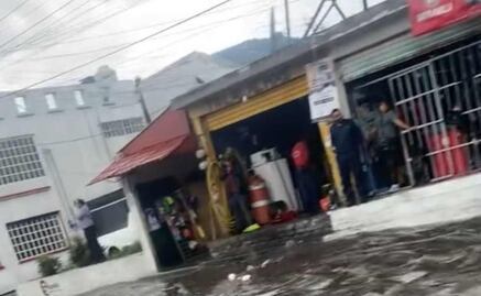 Reportan encharcamientos en varias vialidades de Ecatepec