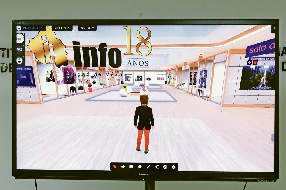 El infoverso es una réplica virtual del Info CDMX y se puede navegar en él desde un celular, tableta, computadora o a través de unos lentes de realidad aumentada, que es una experiencia más inmersiva. Foto: de Fernanda Rojas. El Universal