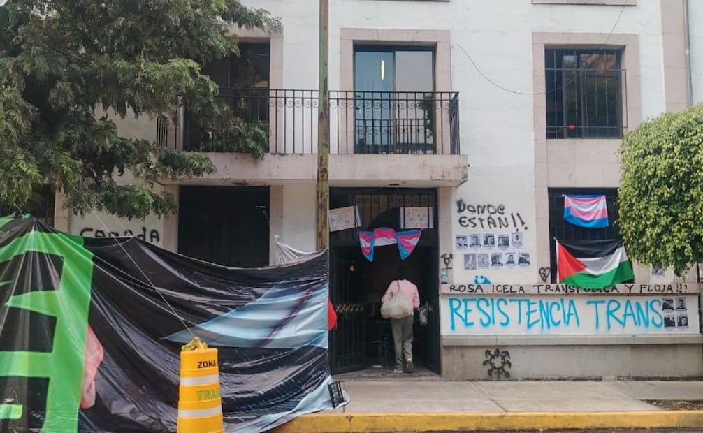 Personas trans y no binarias cumplen cuatro días atrincheradas en Segob. Foto: Especial