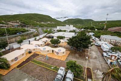 Instalan centro temporal móvil en Chilpancingo con 25 camas para atender Covid-19