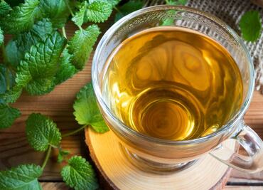 Para qué sirve tomar una infusión de toronjil