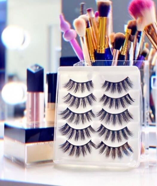 Conoce las ventajas y desventajas de usar pestañas postizas