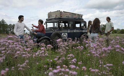 Familia regresa a casa tras 22 años viajando en auto