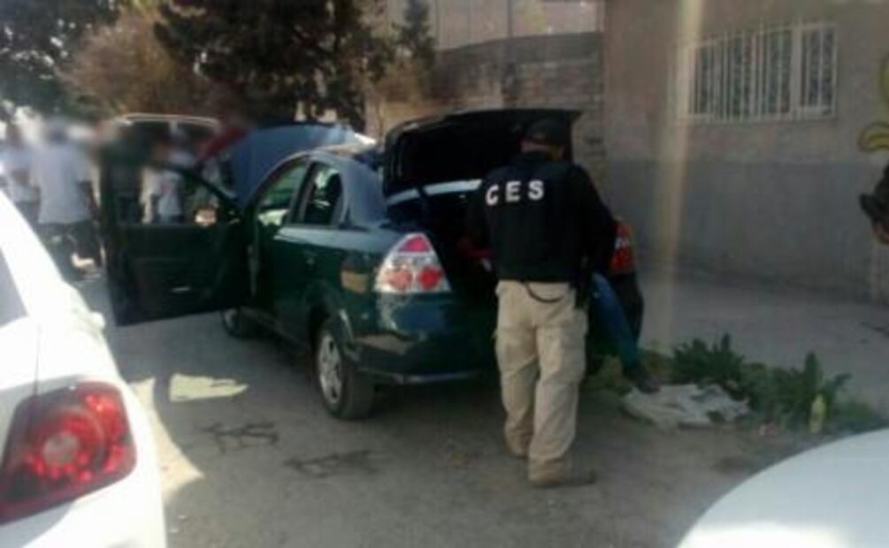 Secuestran a joven en la Doctores y lo abandonan en cajuela de auto en Ecatepec