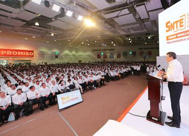 Miembros activos del SNTE denuncian ante la PGR a Juan Díaz de la Torre