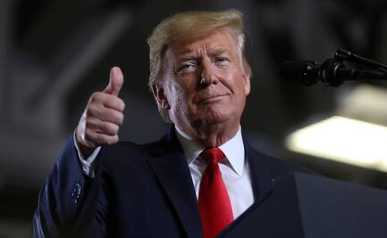 Trump llama "racista total" a Mike Bloomberg; luego borra el tuit