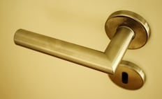 Vacaciones sin preocupaciones: cómo dejar tu casa vigilada antes de salir