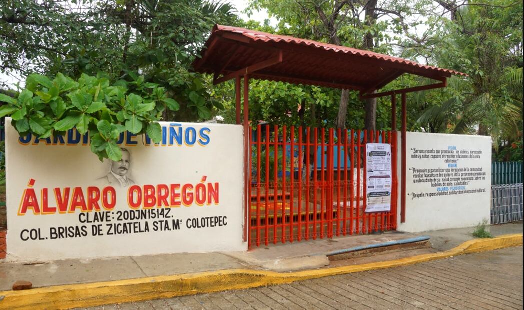 Autoridades educativas del estado de Oaxaca suspendieron clases en al menos 34 municipios de la Costa, Istmo y Sierra Sur como medida preventiva ante la inminente llegada del huracán Erick, el 18 de junio de 2025. Foto: Edwin Hernández/EL UNIVERSAL