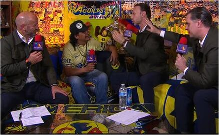 Christian Martinoli, Luis García y Zague narran juegos de la Liga MX en casa de aficionado